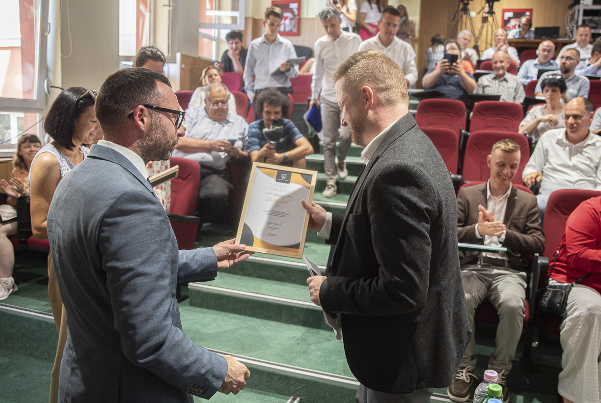 12 millió lejes hitelt vesz fel a megyei tanács
